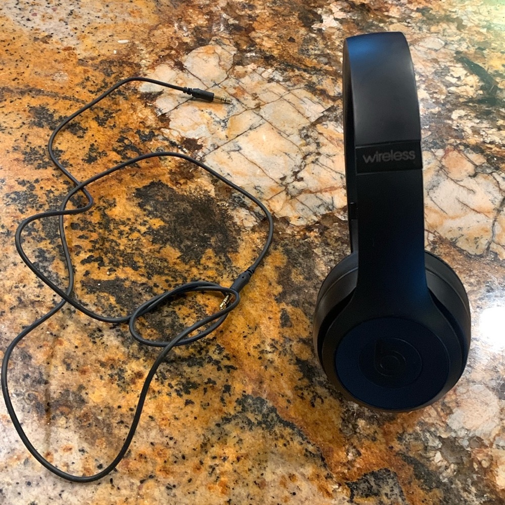 Beats Solo 3 (Bluetooth & cord)